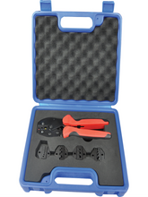 Presses on the changing bags in the VEGA suitcase